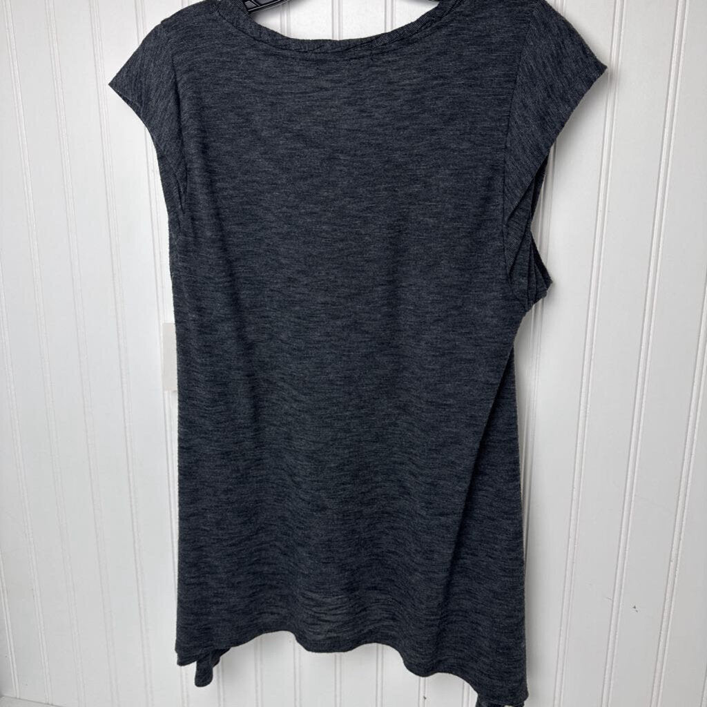 SHORT SLEEVED TOP
