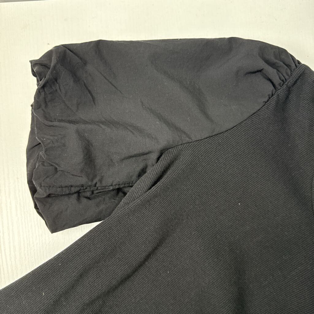 SHORT SLEEVED TOP