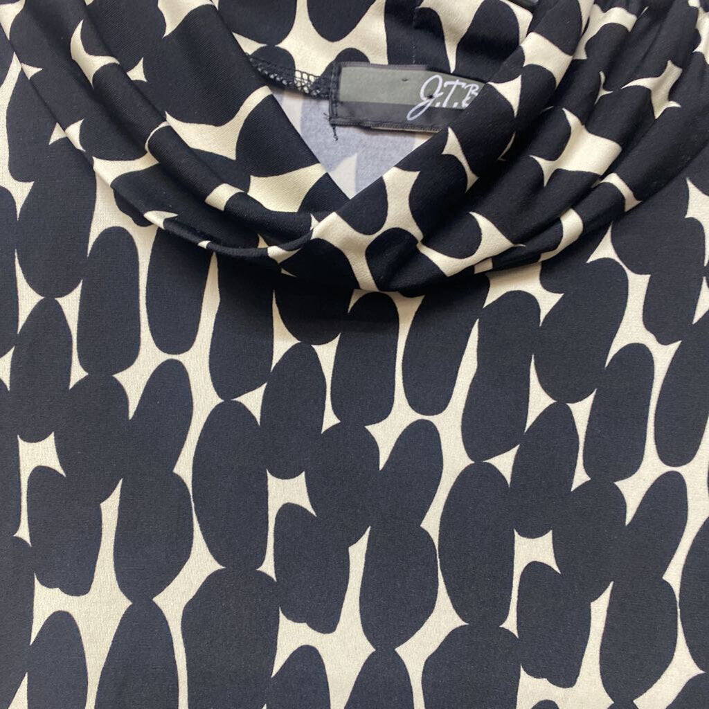 FITTED MOCK NECK TOP