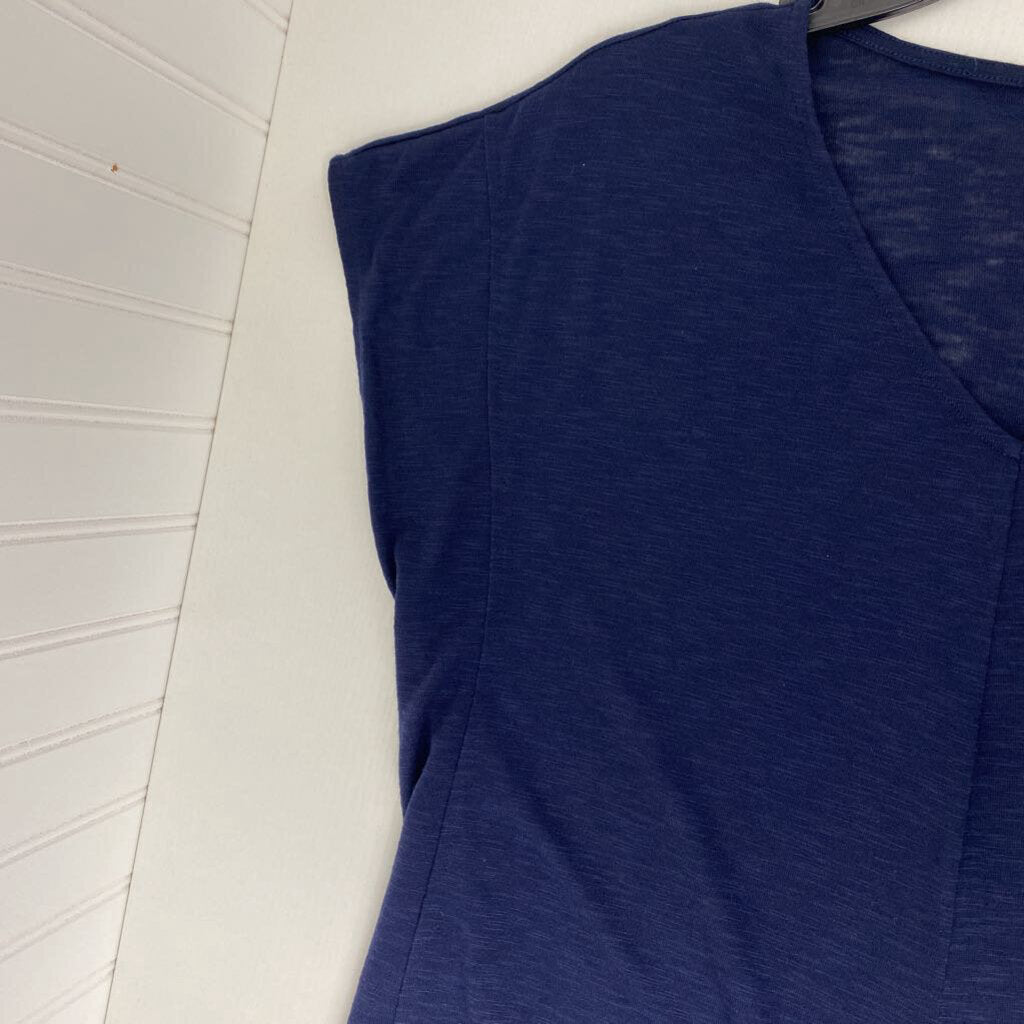 SLEEVELESS V NECK TOP