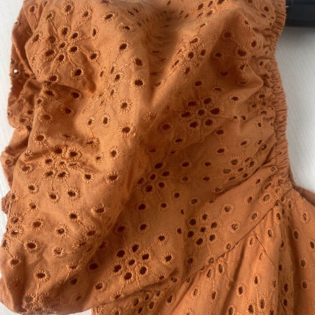 CLASP FRONT EMBROIDERED TOP