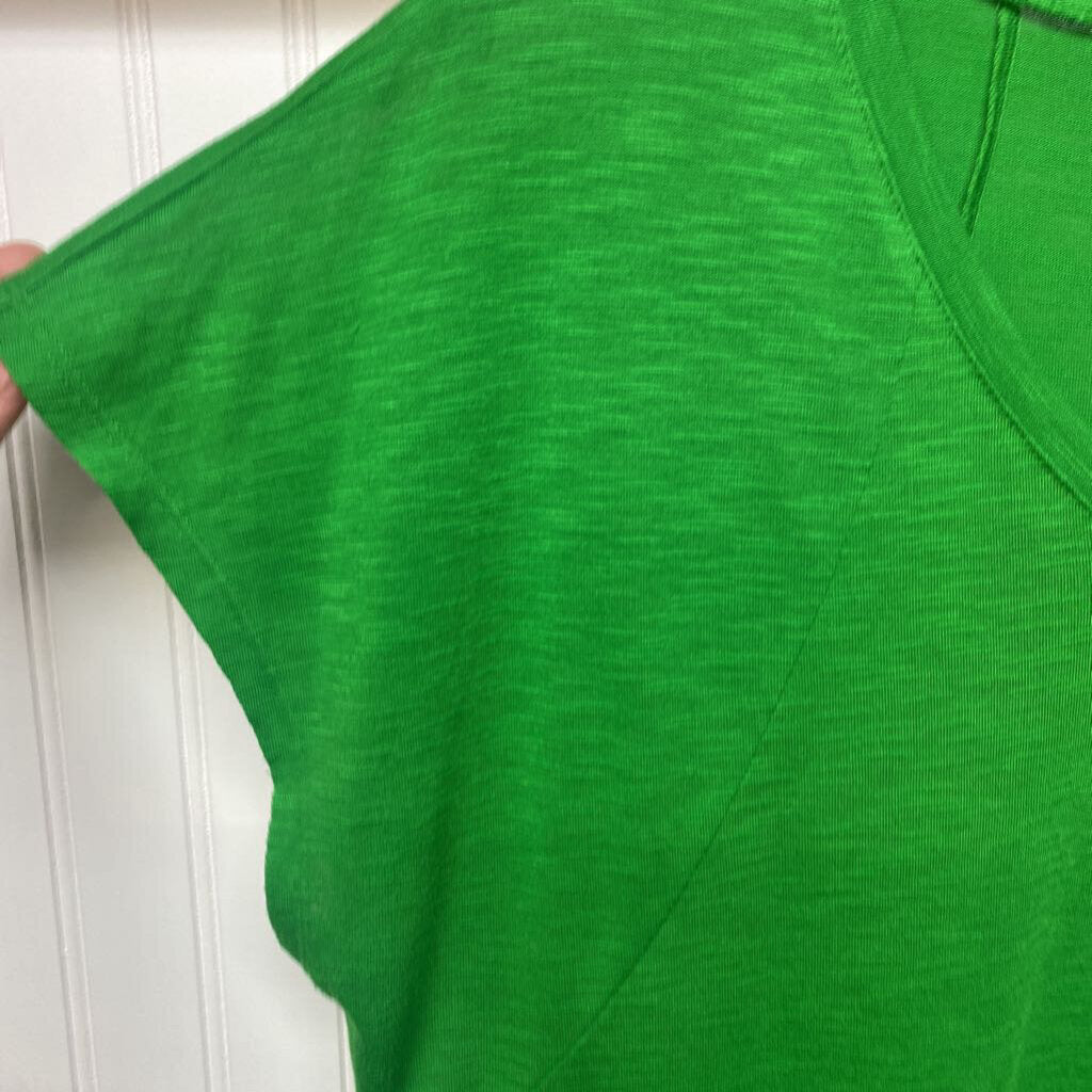 BASIC SHORT SLEEVED TOP