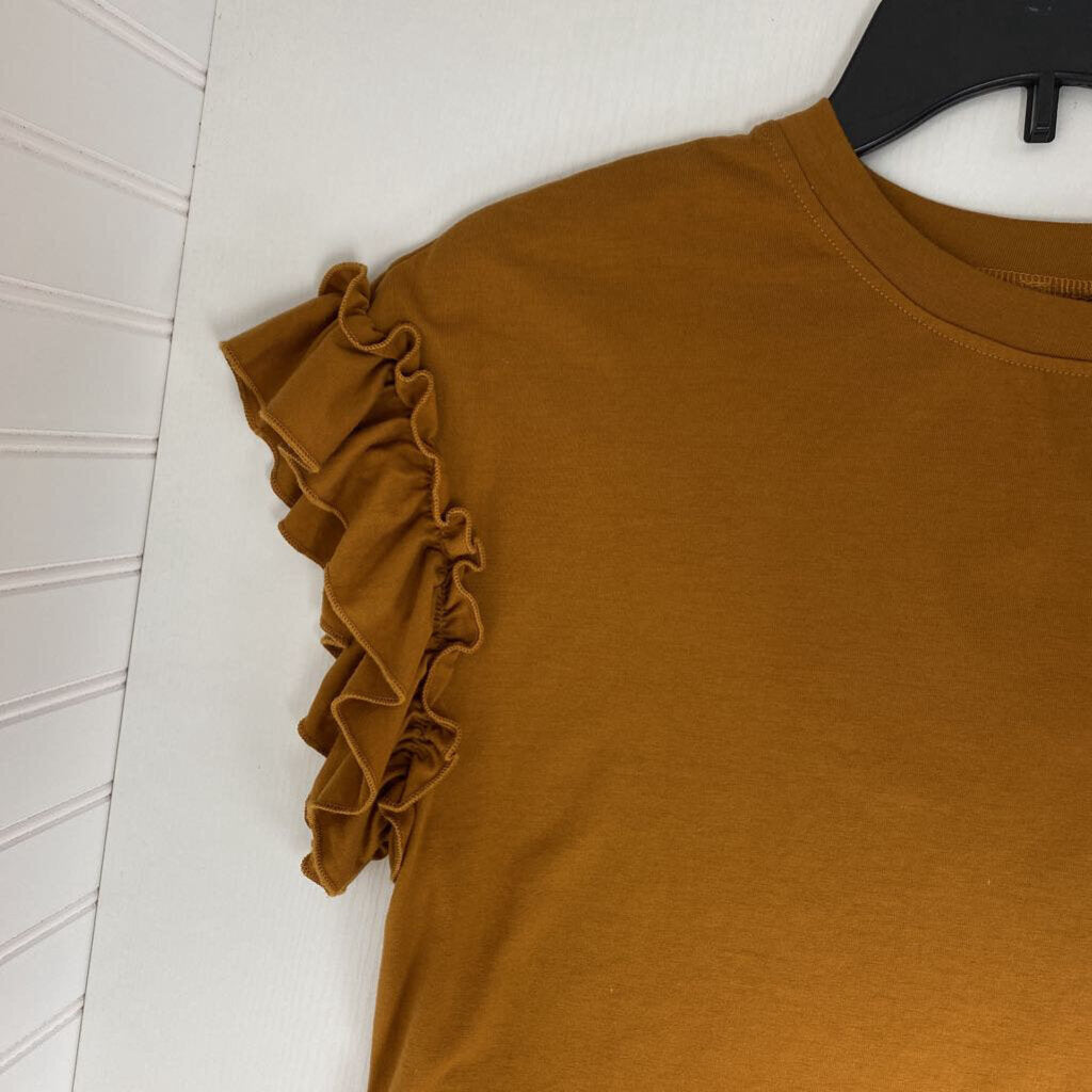 SHORT SLEEVED TOP