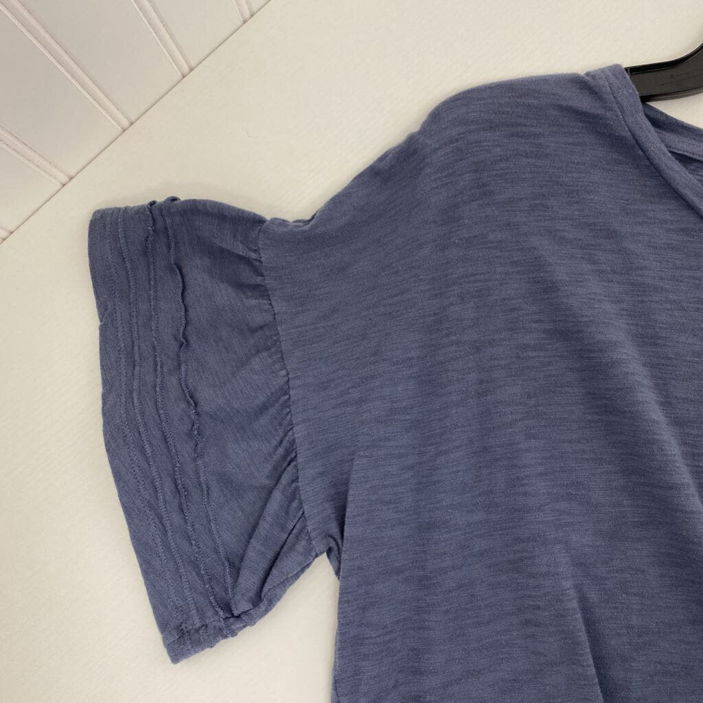 SHORT SLEEVED TOP