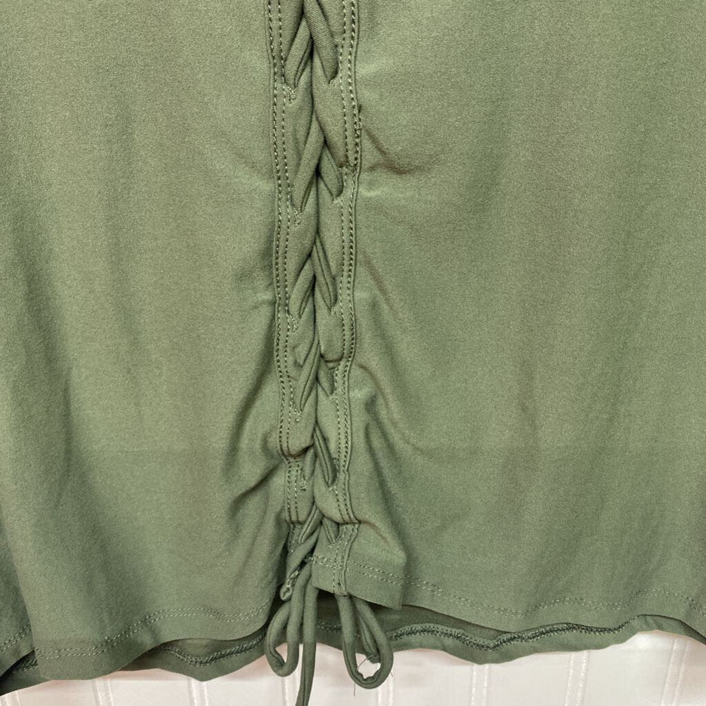SHORT SLEEVED TOP