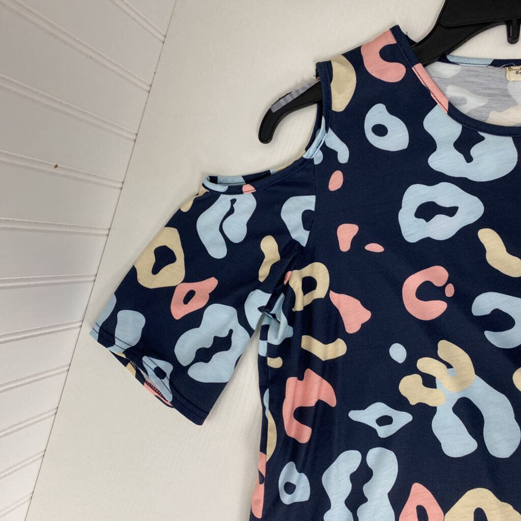 SHORT SLEEVED TOP