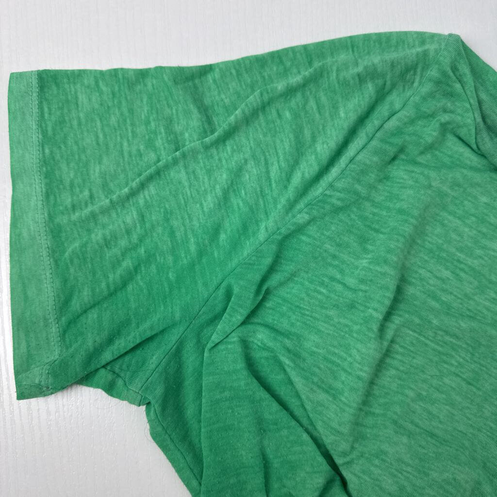 SHORT SLEEVED V NECK