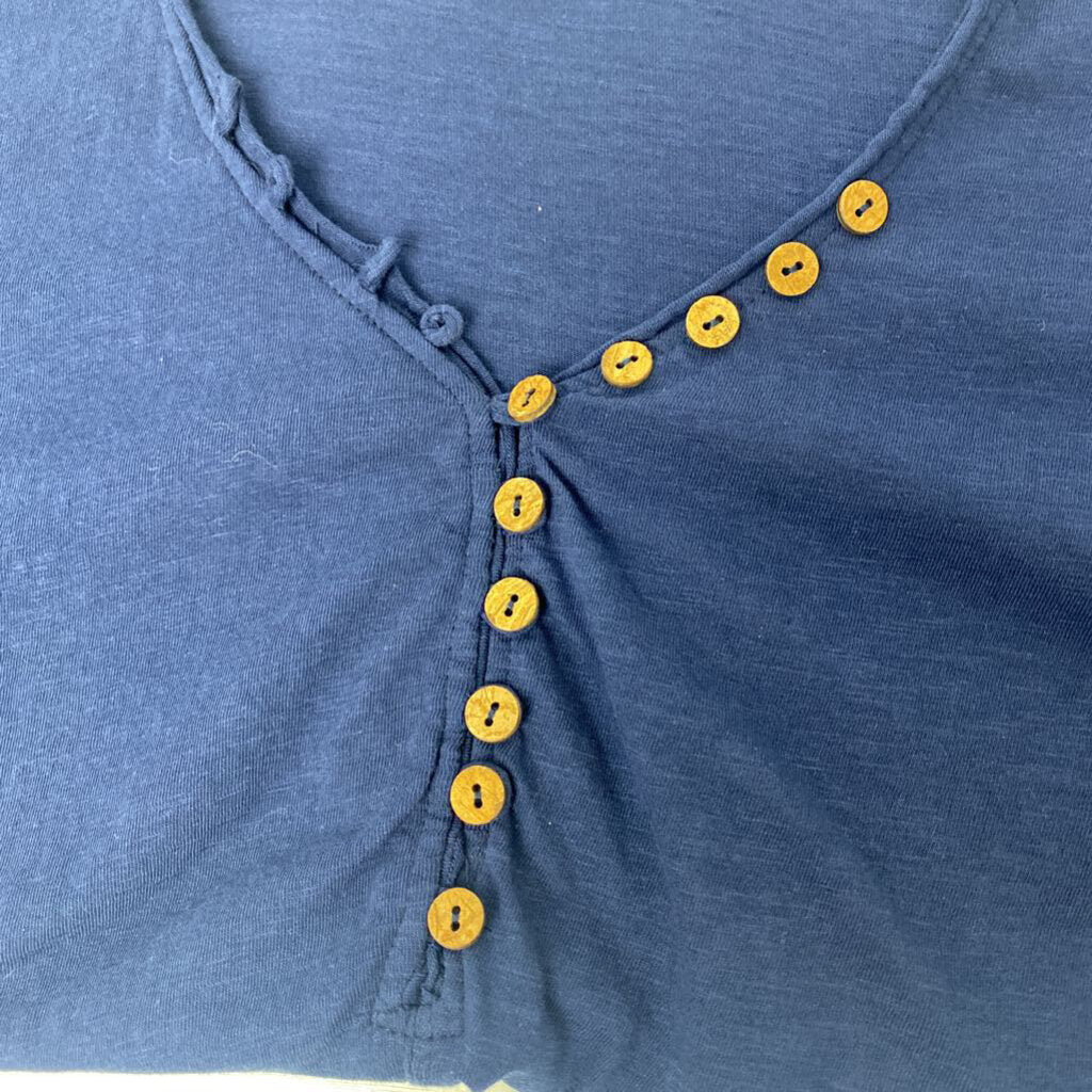 SHORT SLEEVED W/BUTTONS