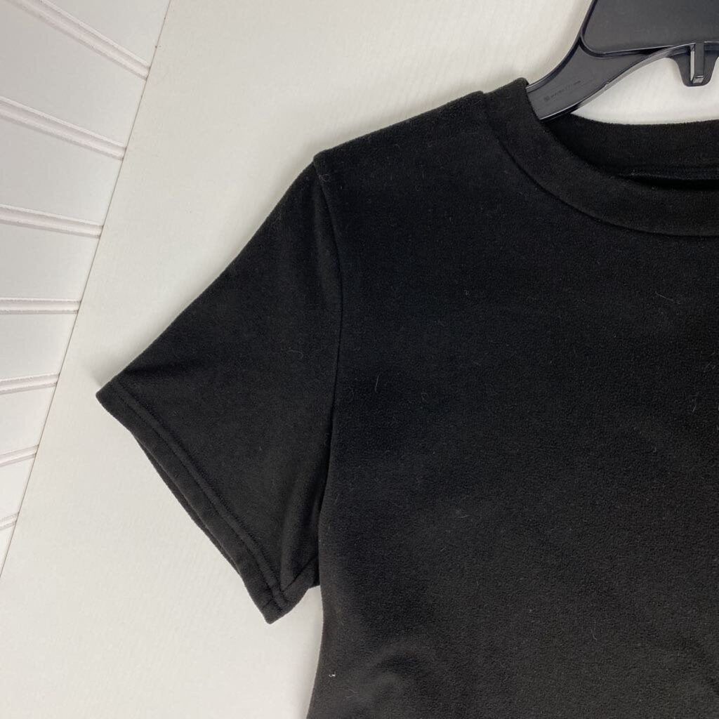 SHORT SLEEVED CROP TOP