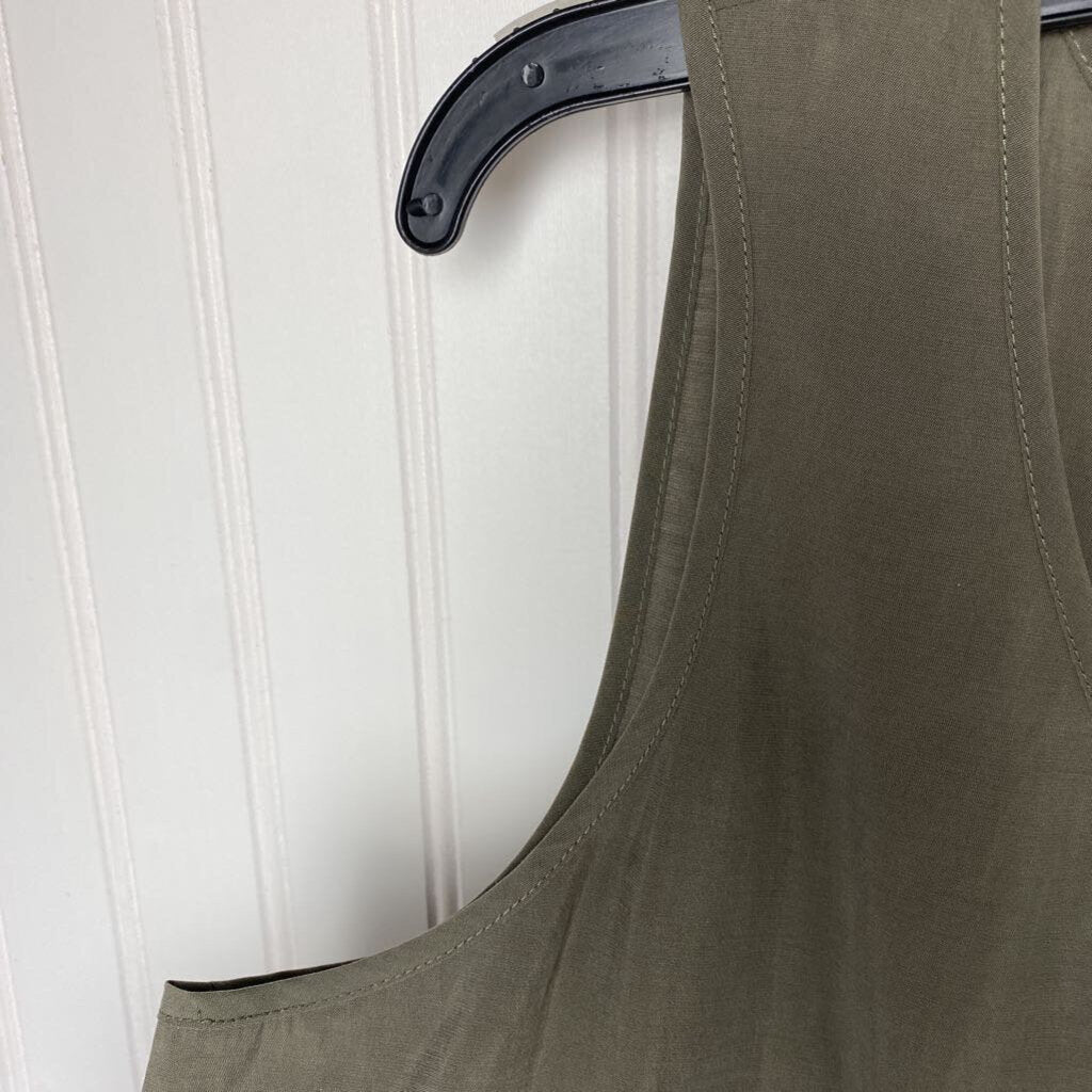 SLEEVELESS TOP