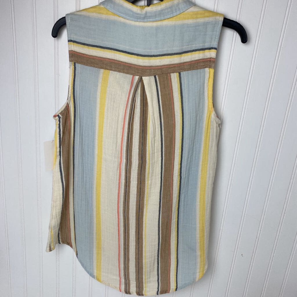 1/4 BUTTON SLEEVELESS TOP