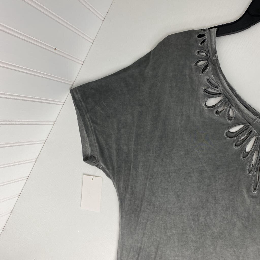 V NECK SHORT SLEEVE TOP