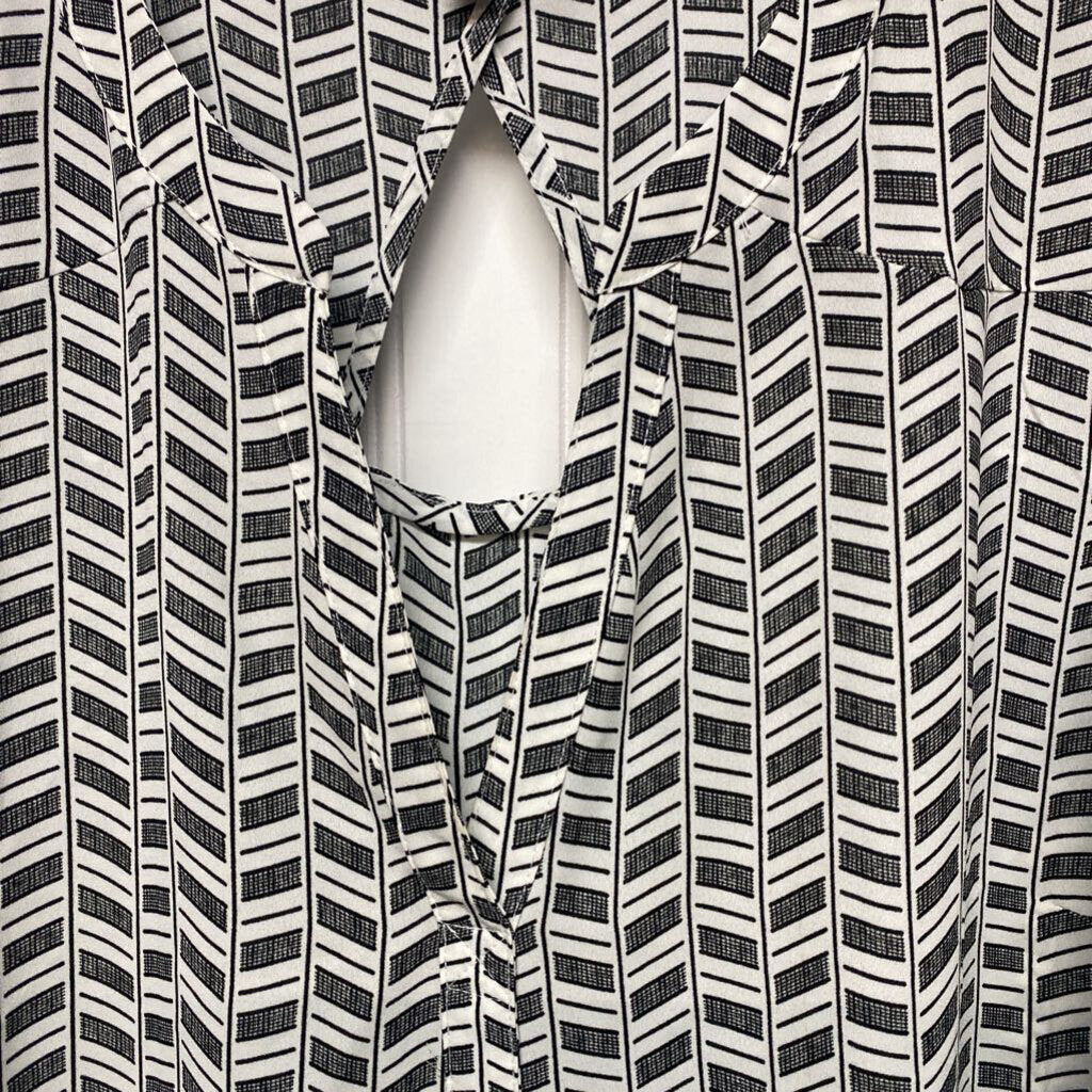 V NECK LONG SLEEVED
