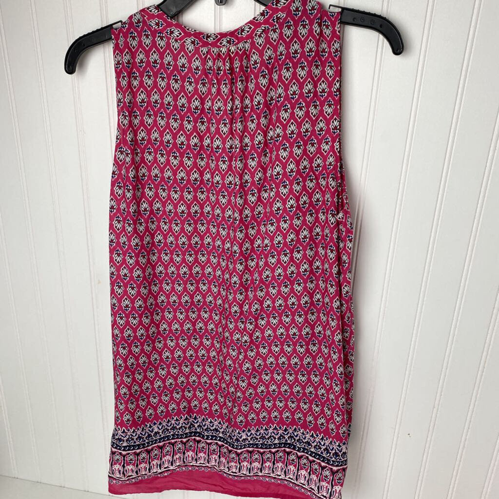 SLEEVLESS TOP