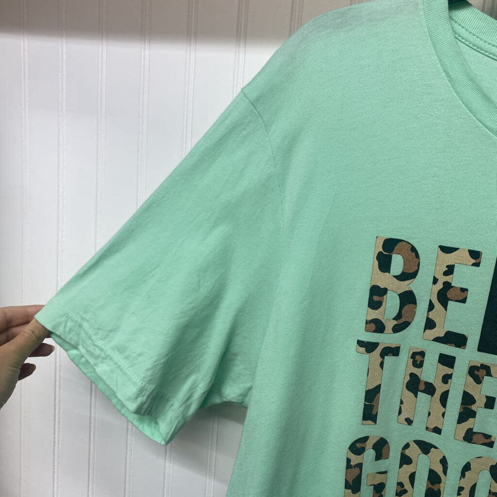 GREEN GRAPHIC T
