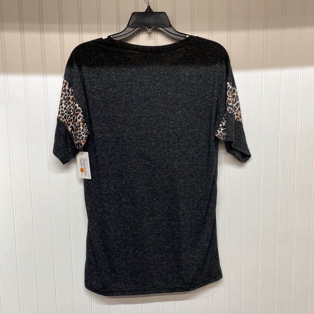 BLACY WITH CHEETA ARMS TOP