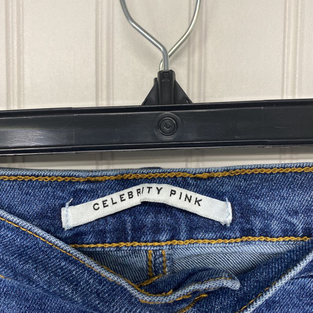 FRAYED HEM DENIM SHORTS