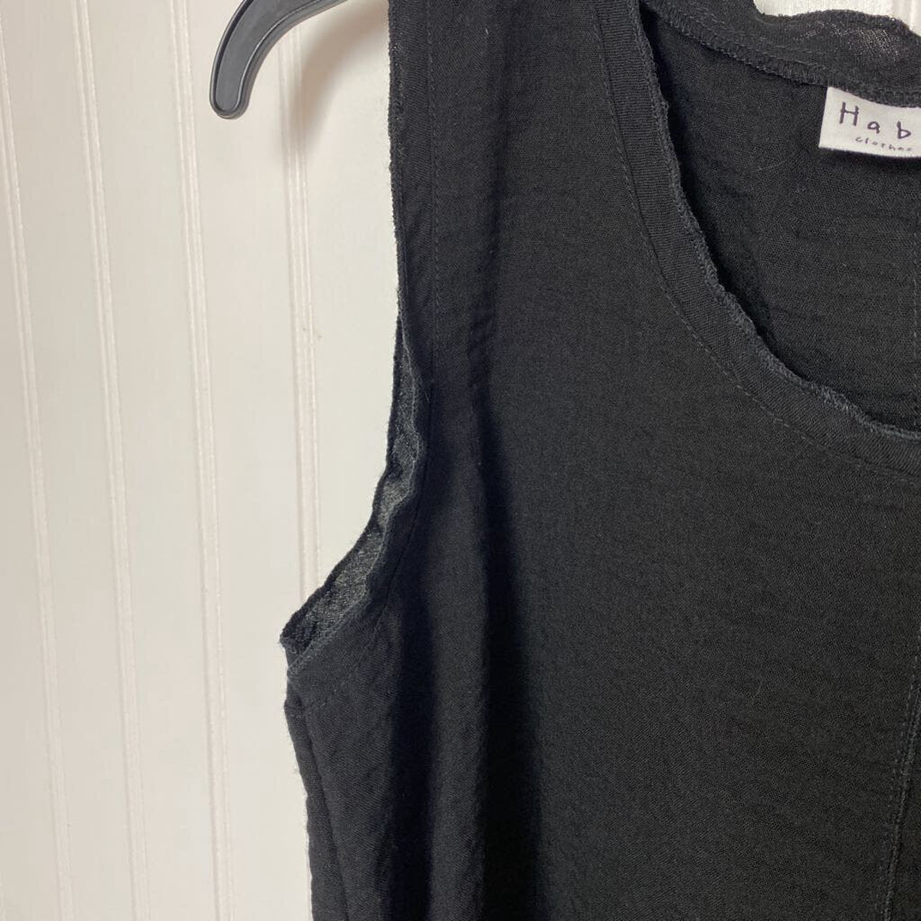 SLEEVLESS TOP