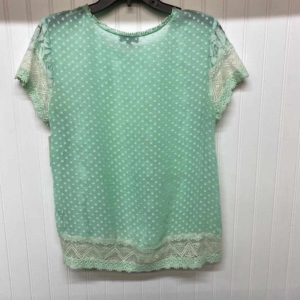 LACE CAP SLEEVED TOP