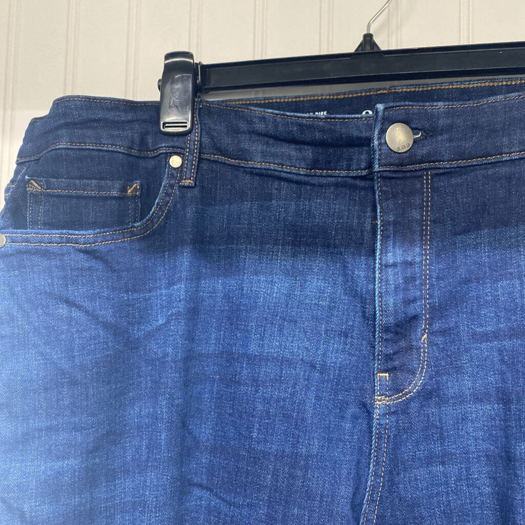 FLARE JEANS