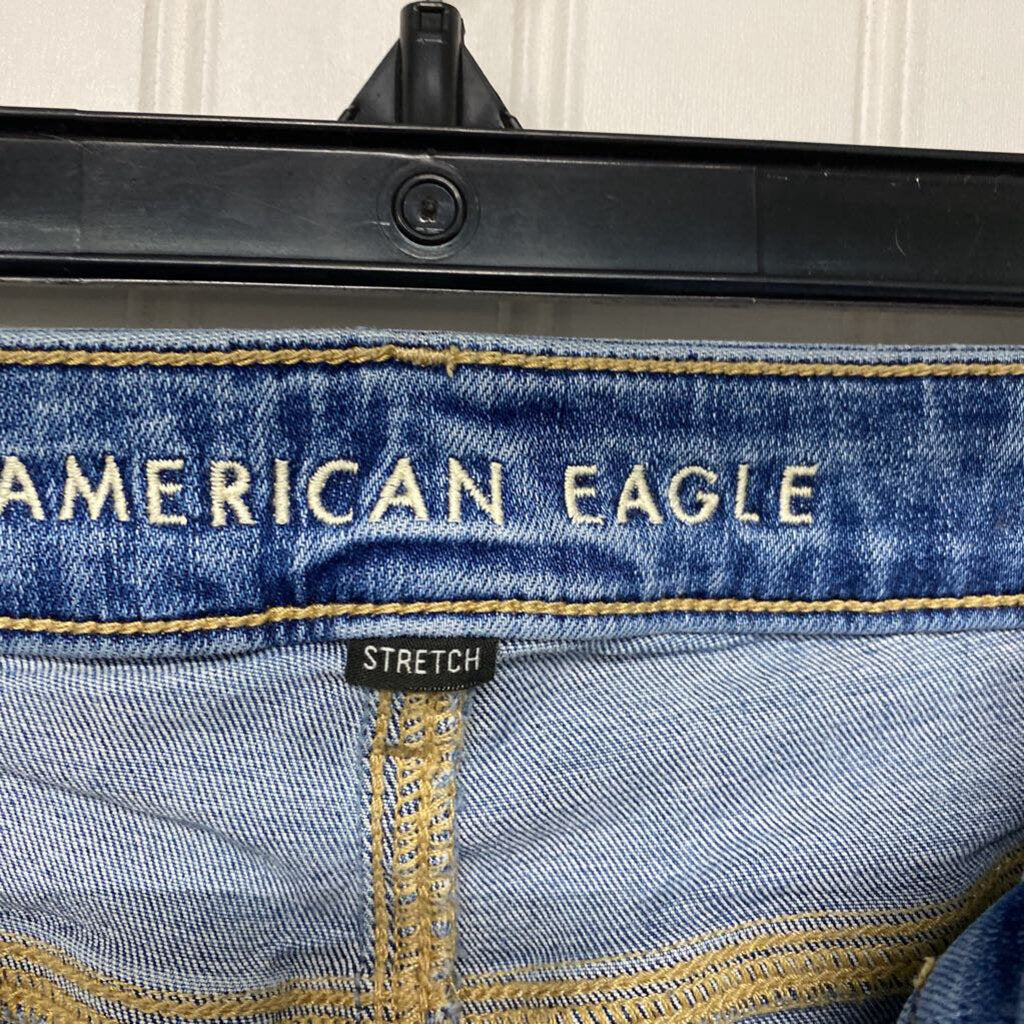 DISTRESSED FLARE JEANS