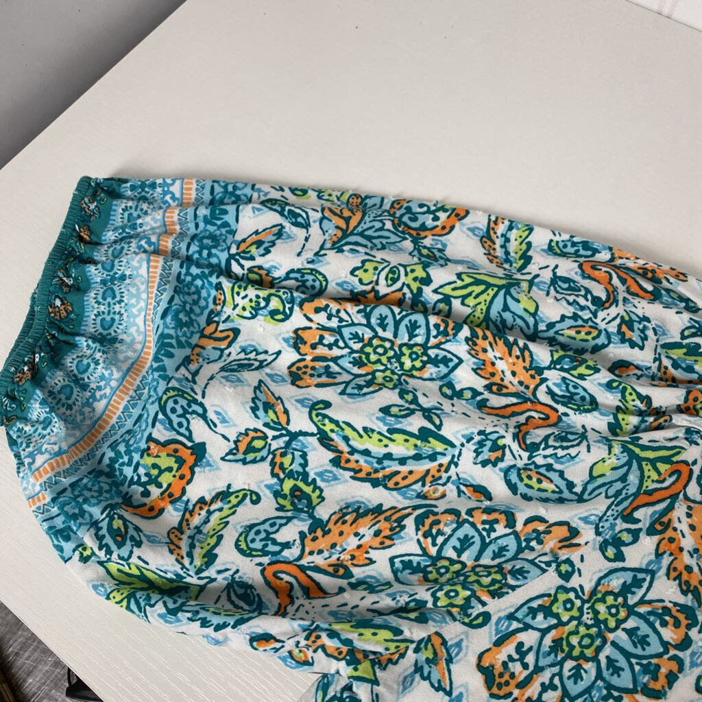 EMBROIDERED V NECK TOP
