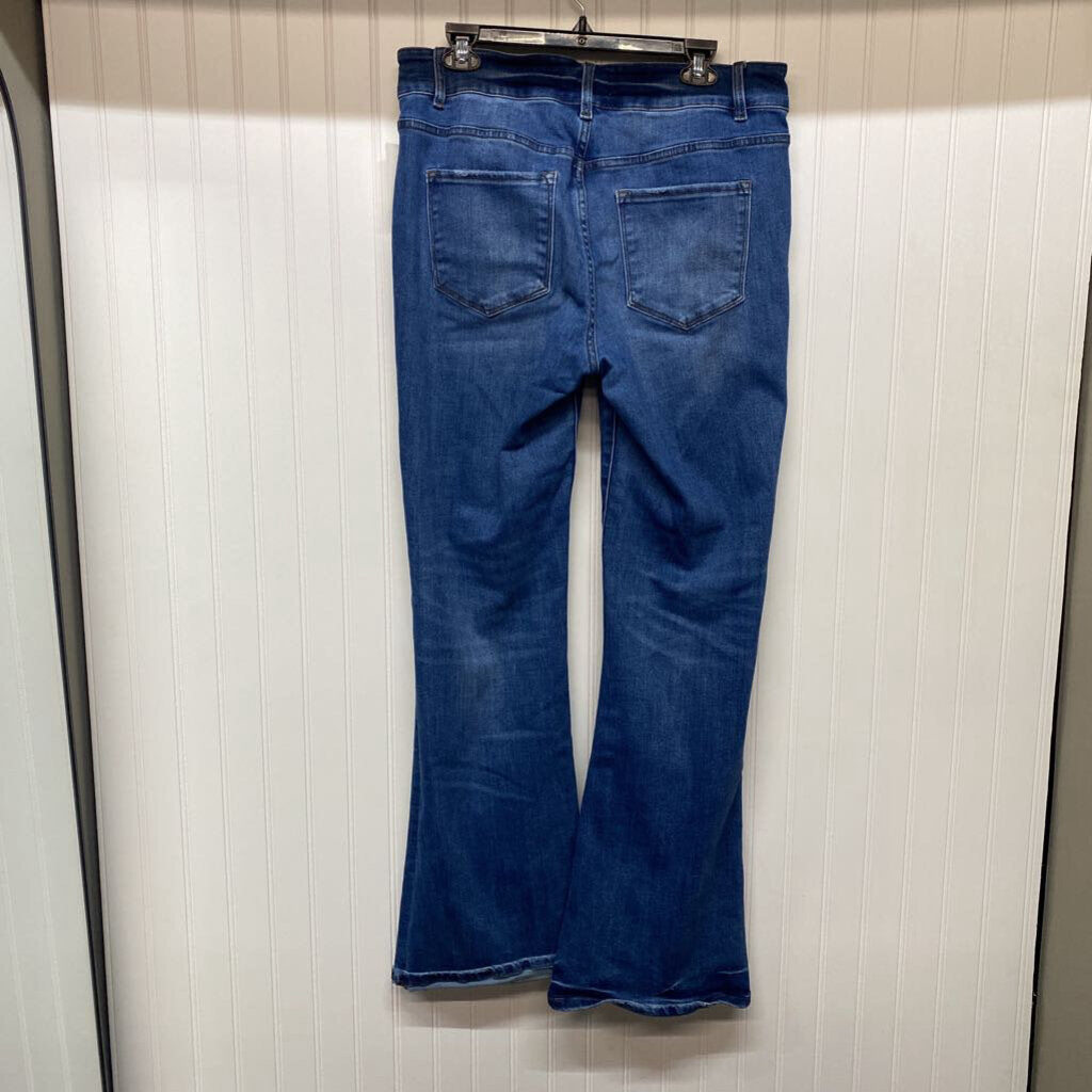 FLARED LEG JEANS