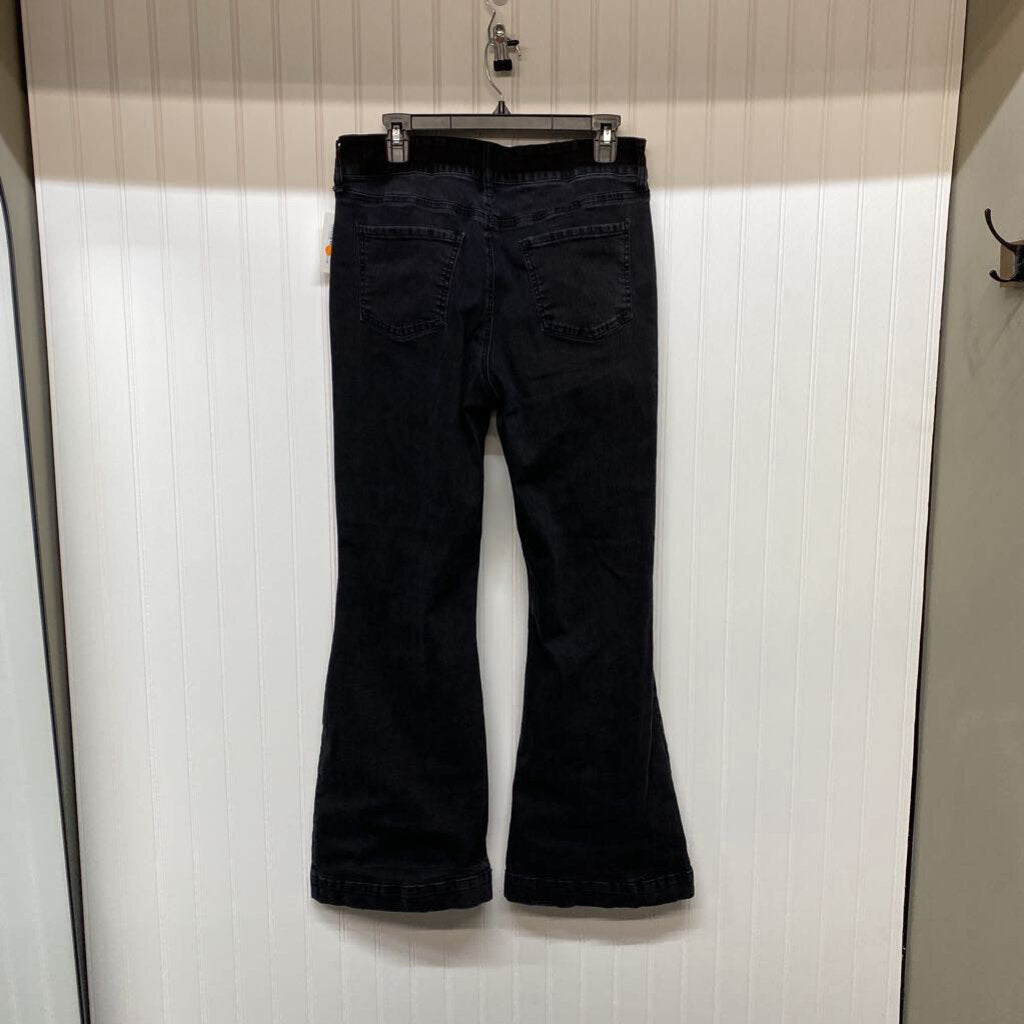 FLARE LEGGED JEANS