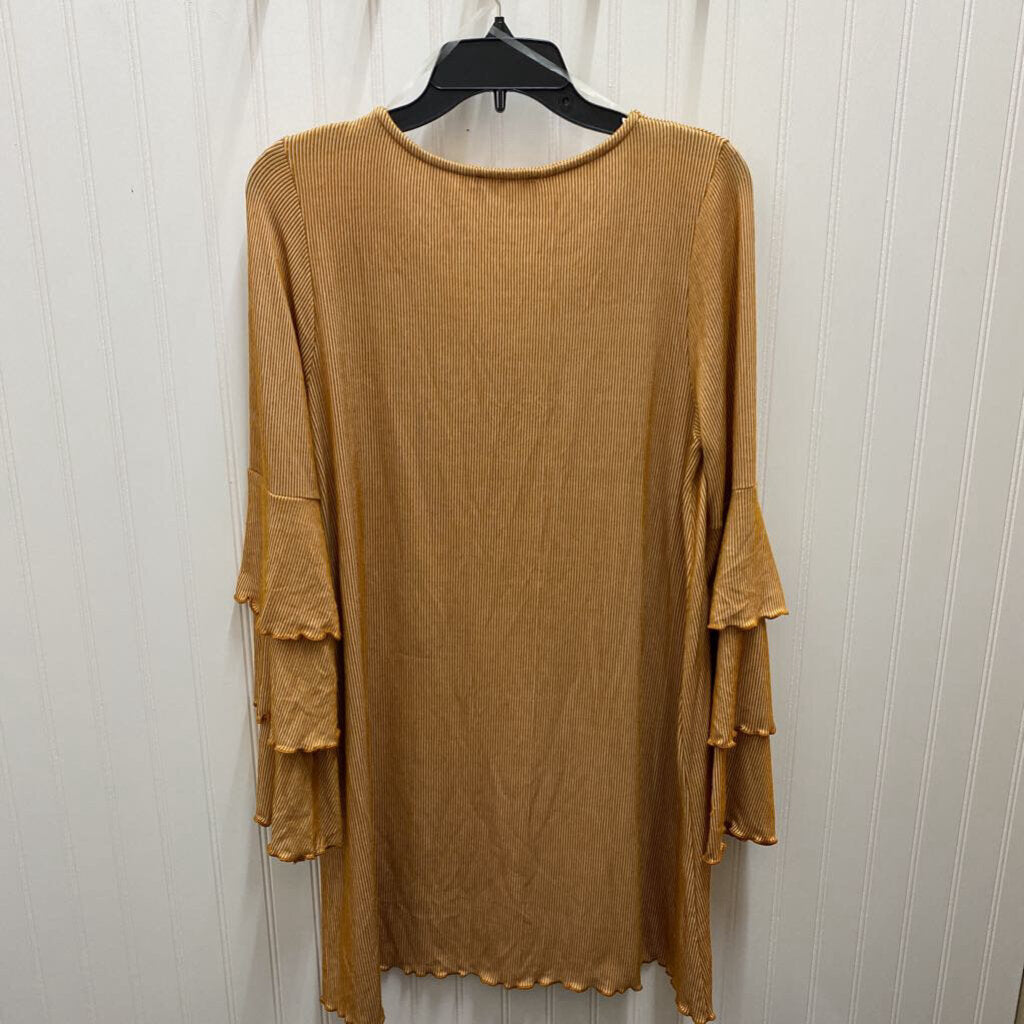 RUFFLED SLEEVED DRESS