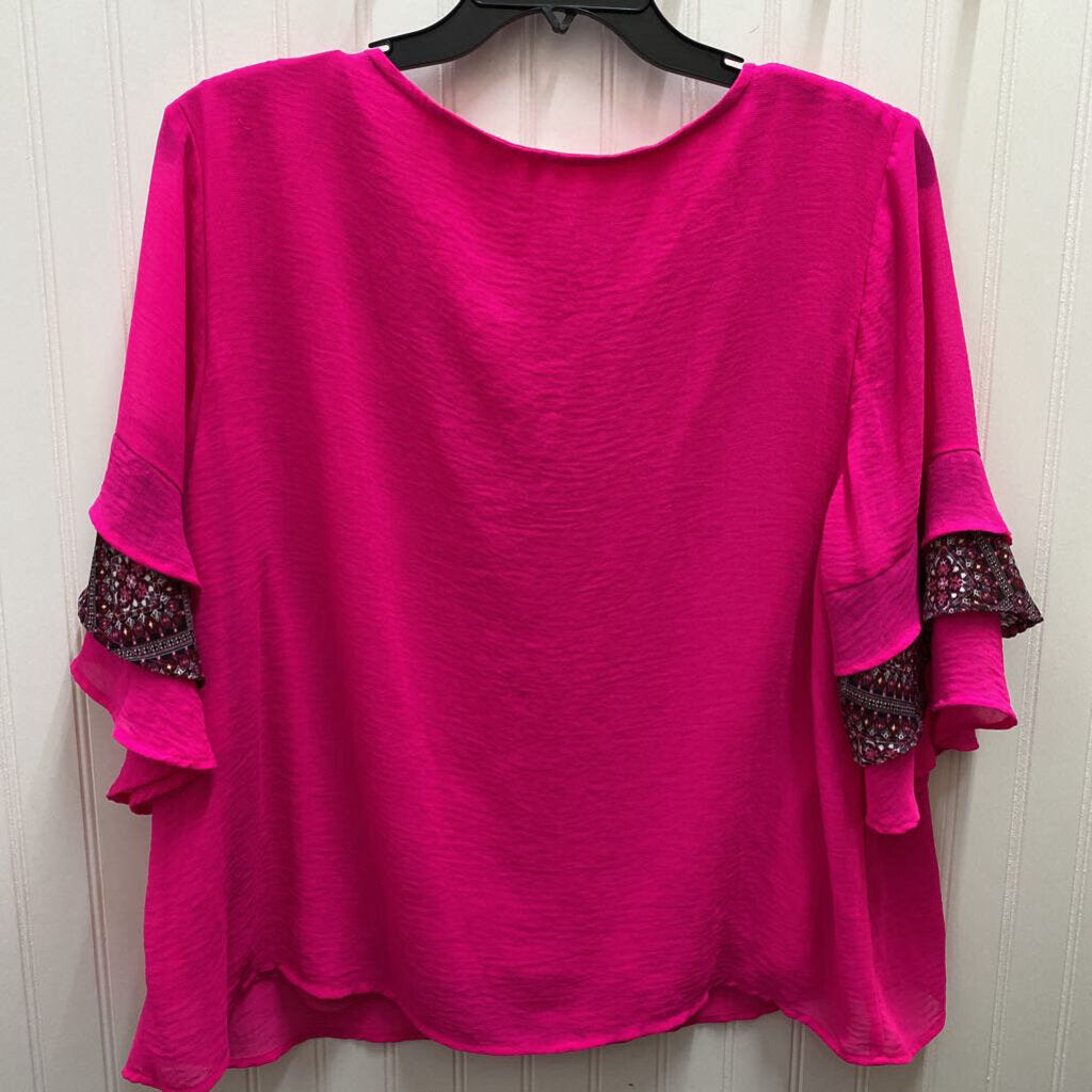 FLOWY SLEEVED TOP