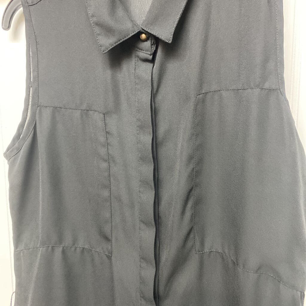 *BUTTON UP COLLAR SLEEVELESS DRESS SHIRT