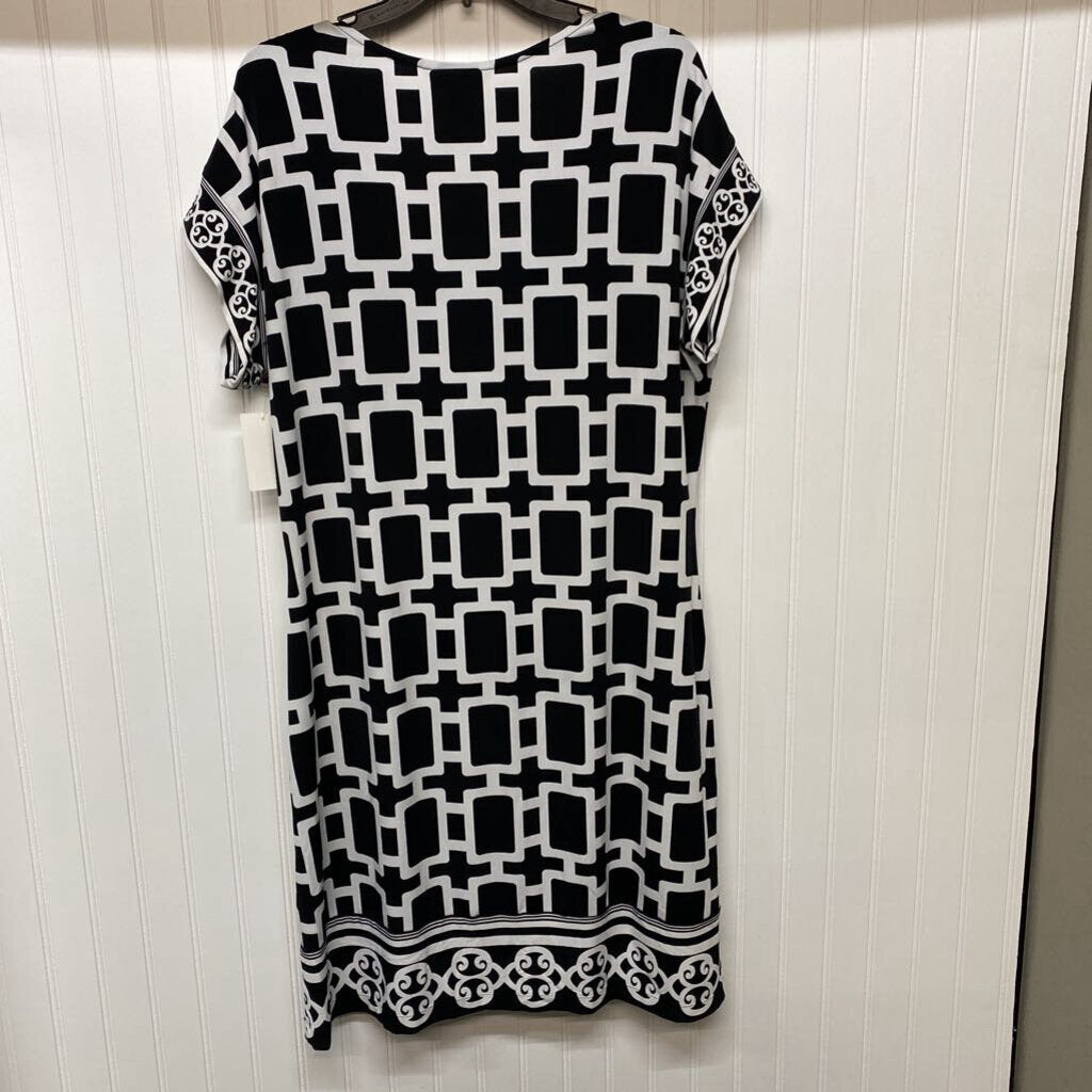 SHORT SLEEVE SQUARE NECK DRESS