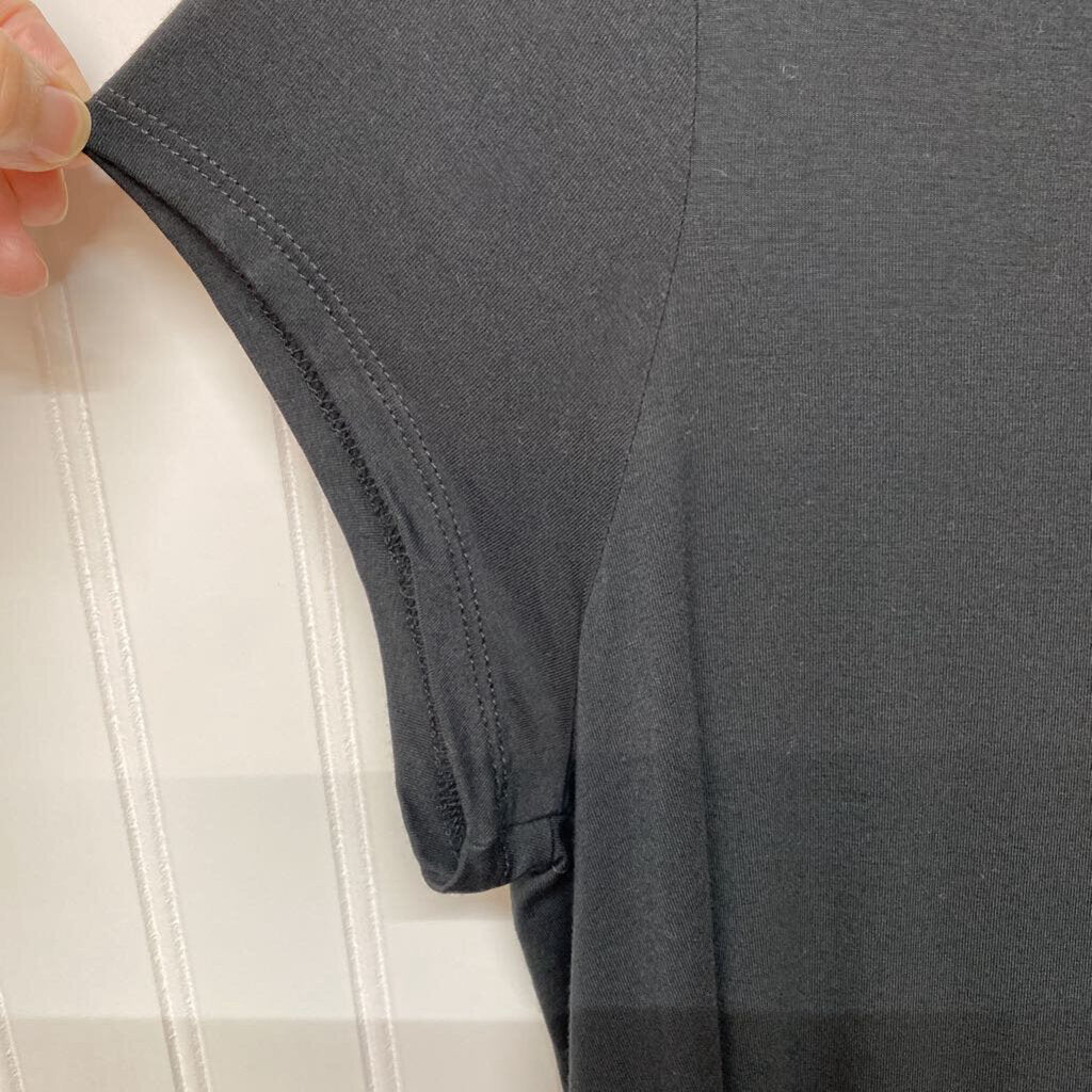 *SHORT SLEEVE V NECK POCKET TOP