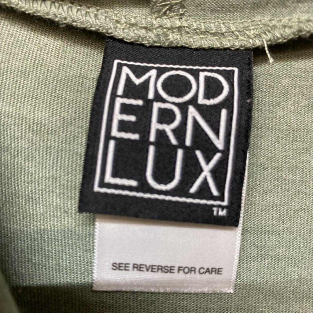 *SLEEVELESS GRAPHIC TANK WITH HOOD