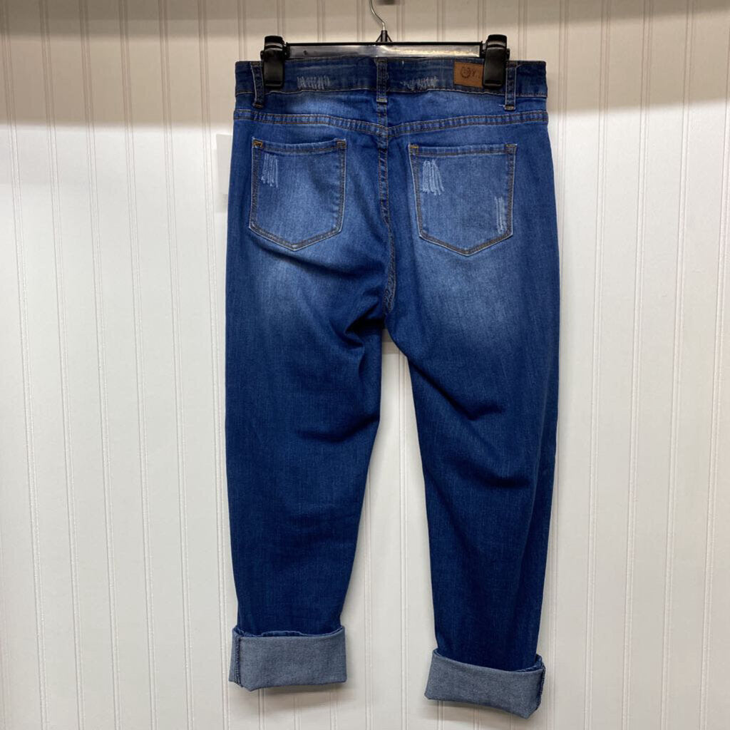 DISTRESSED DENIM CAPRIS