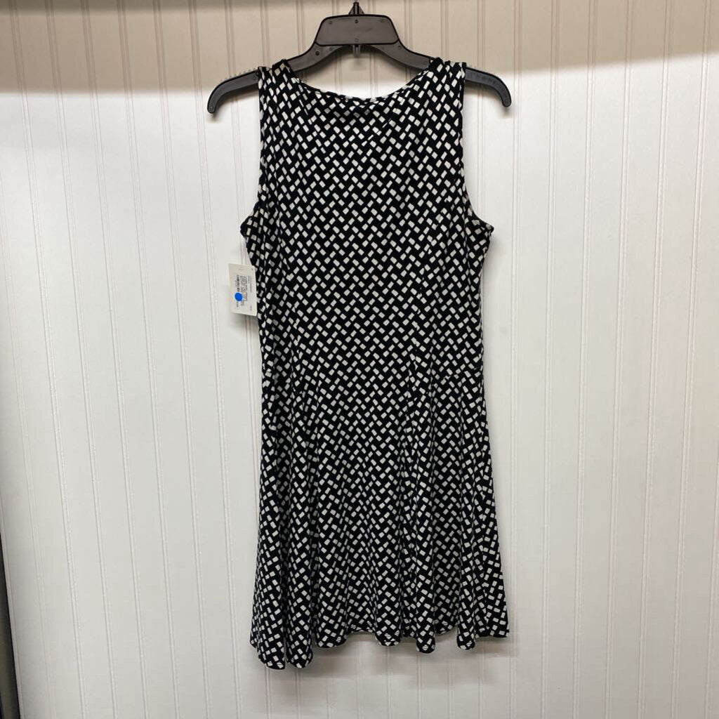 SLEEVLESS DRESS