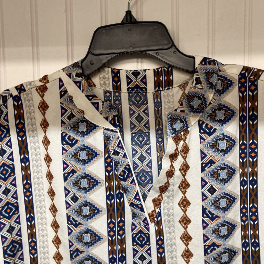 *SLEEVELESS V NECK TOP