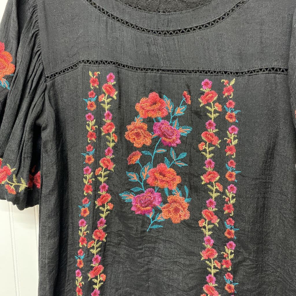 EMBROIDERED PUFFY SLEEVED