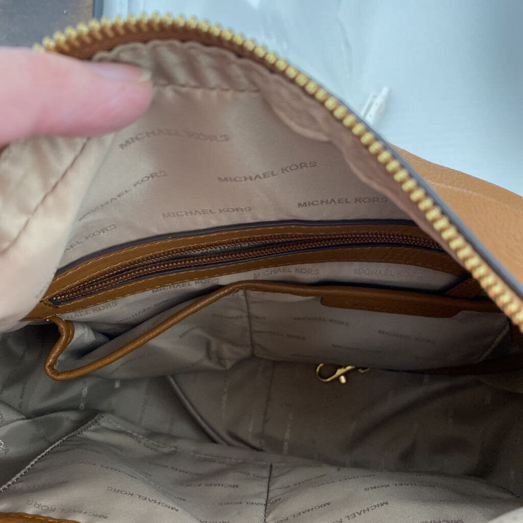 BROWN LEATHER PURSE