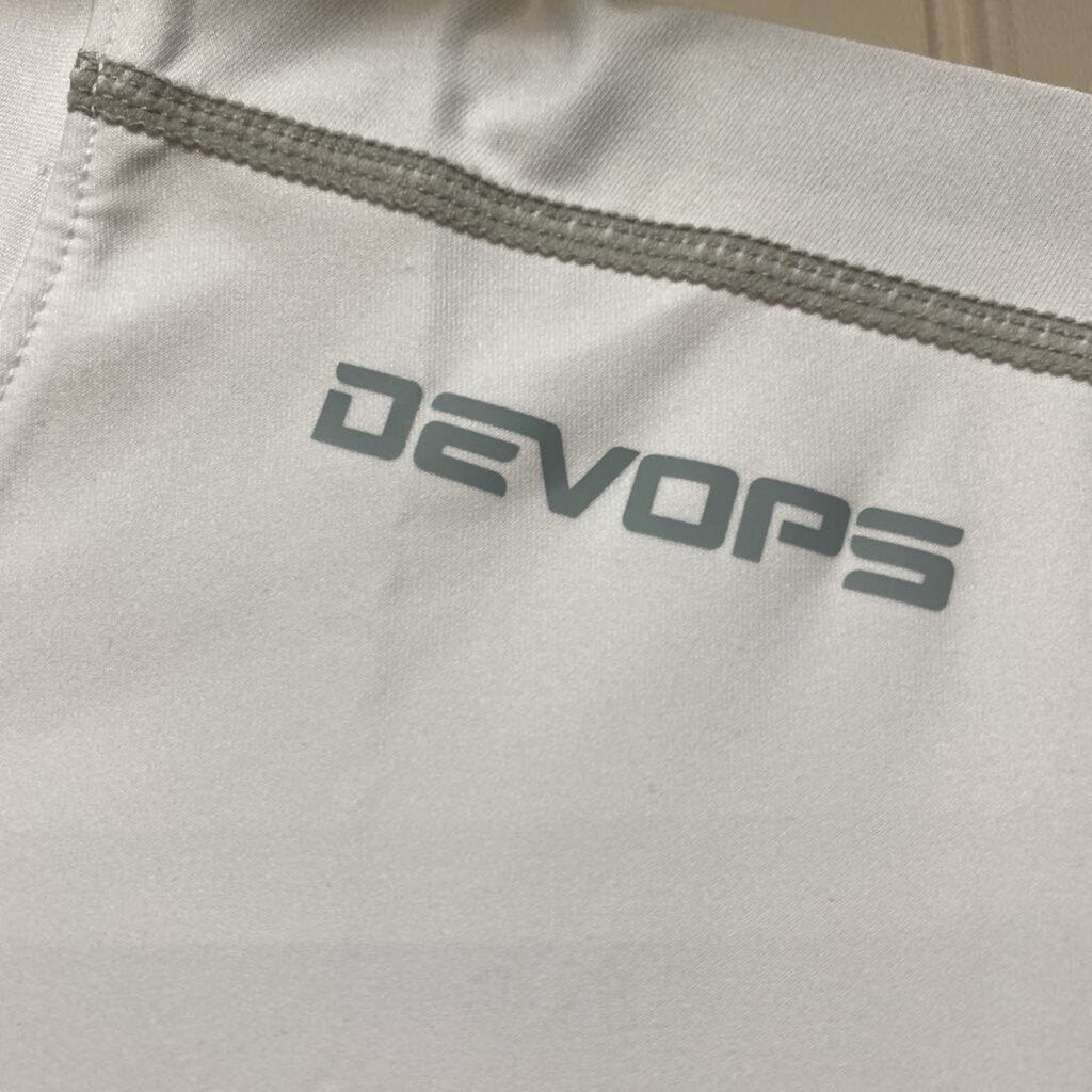SLEEVELESS ATHLETIC TEE