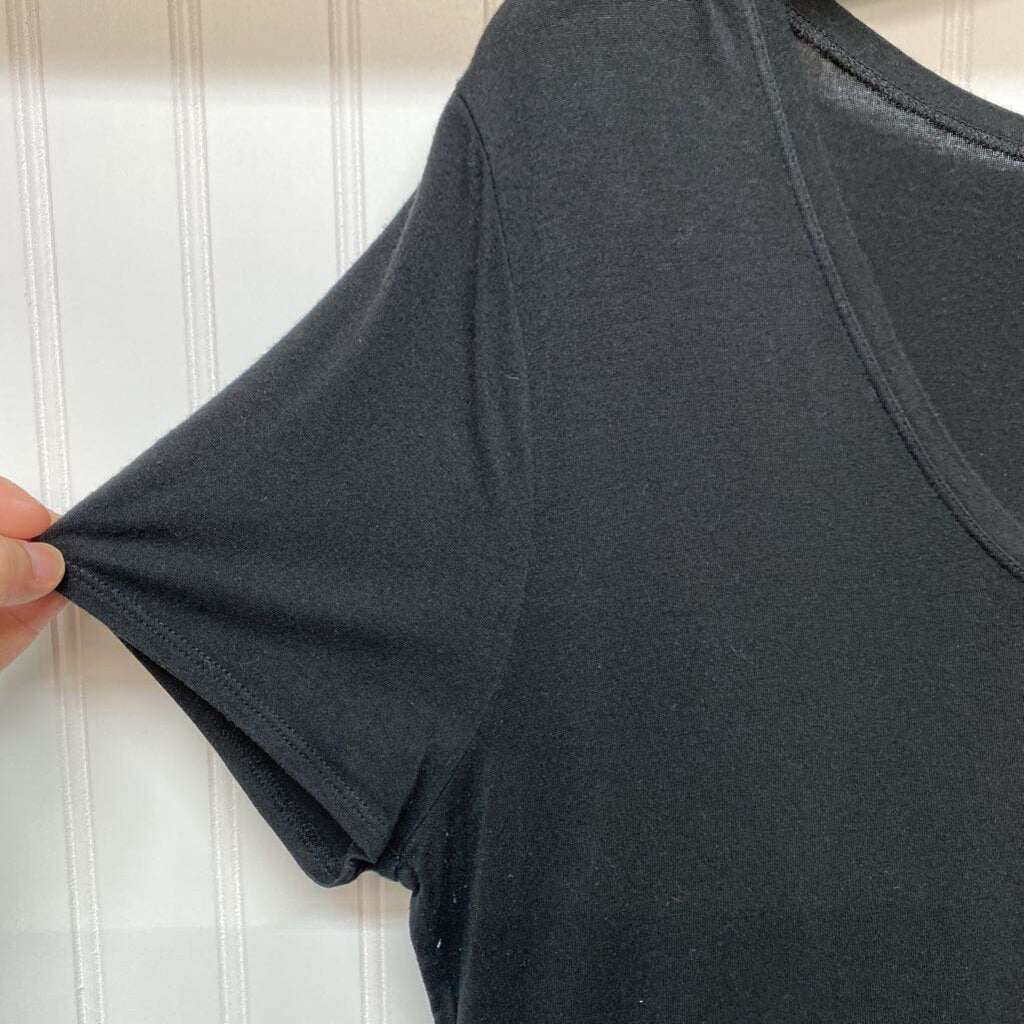 BASIC V NECK TEE