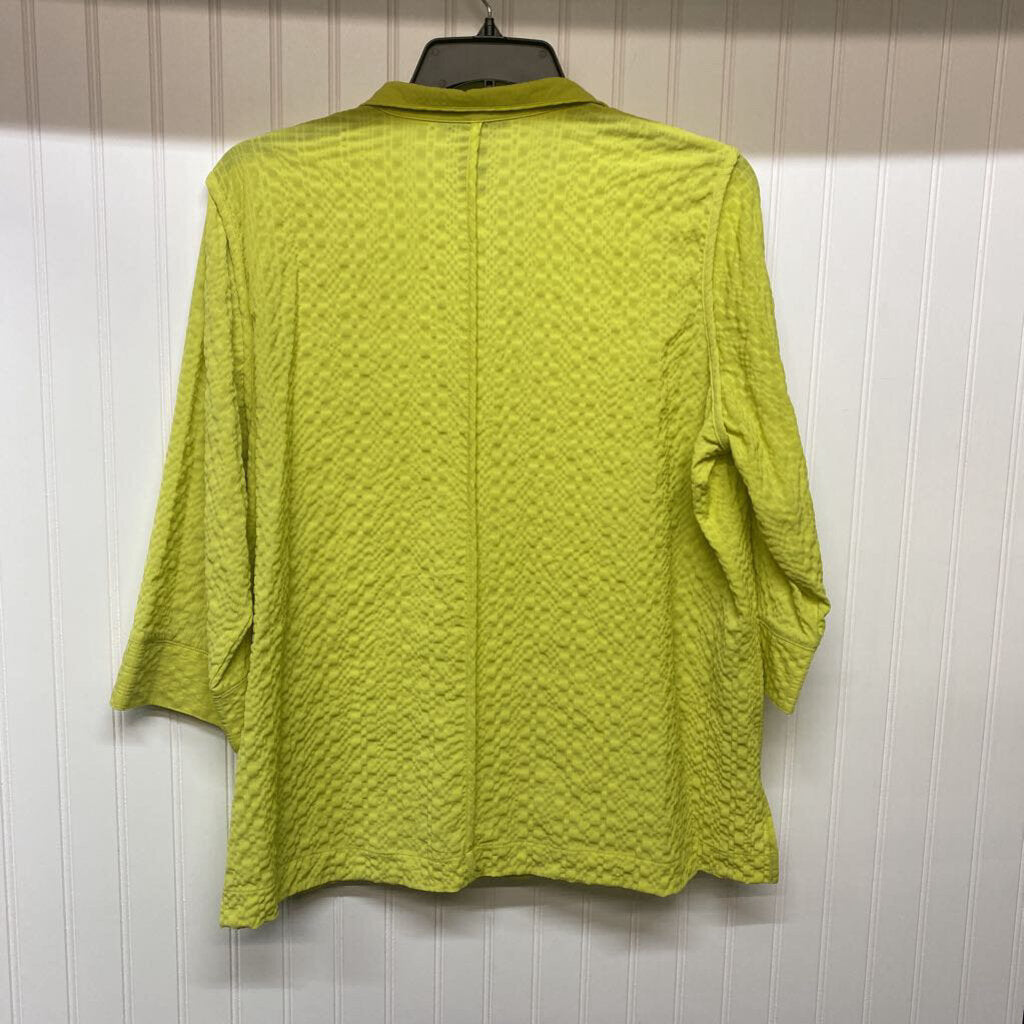 TEXTURED LONG SLEEVED TOP