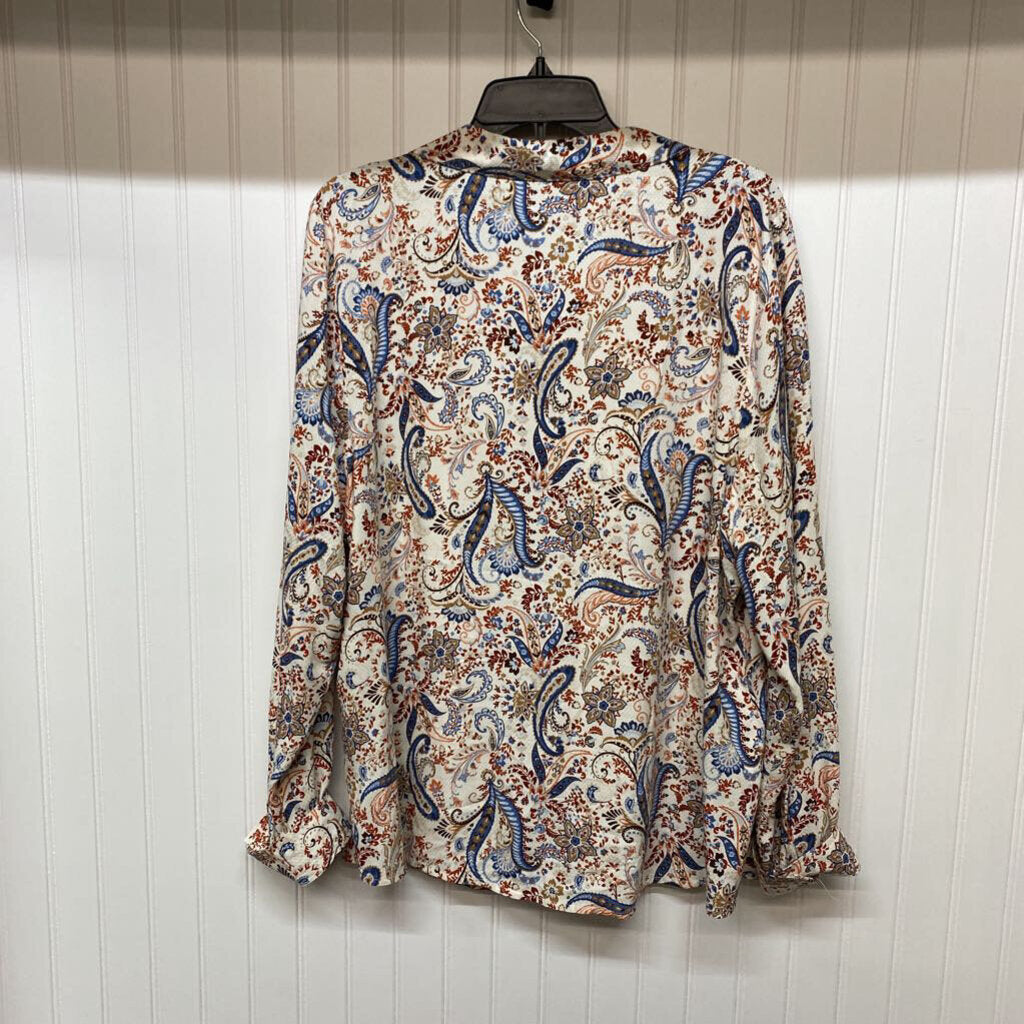 V NECK BUTTON DOWN