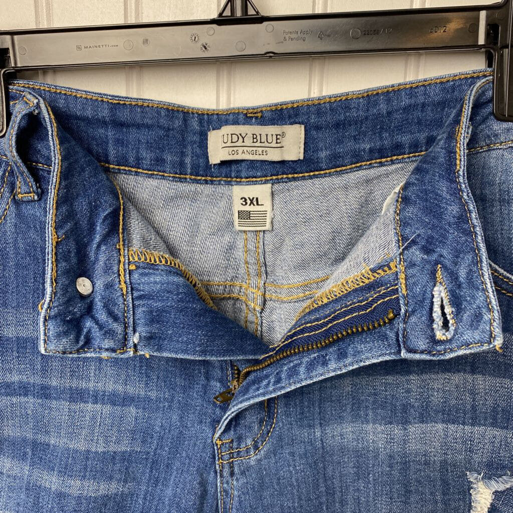 DISTRESSED DENIM JEANS