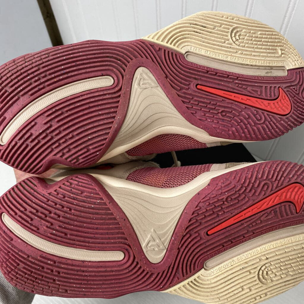 NIKE TENNIS SHOES