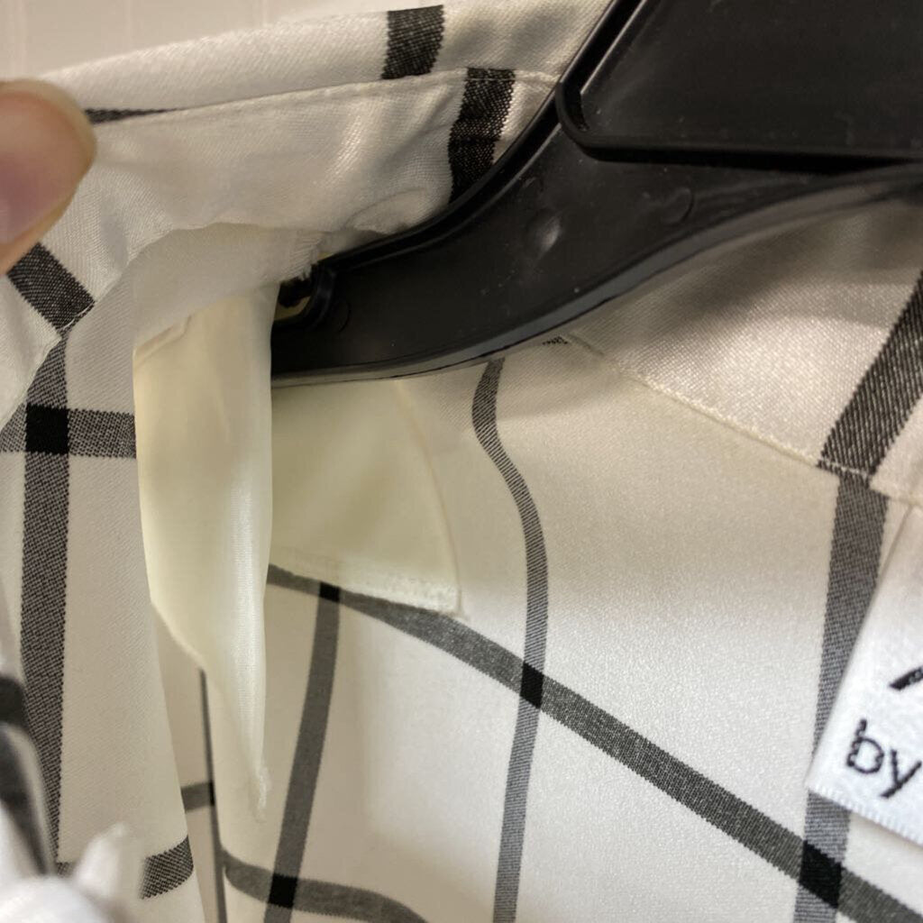 WHITE/BLACK DRESS TOP