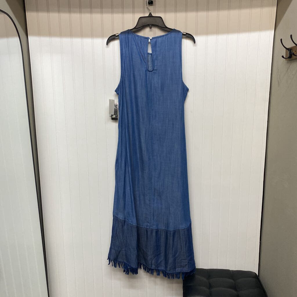 LONG SLEEVELESS DRESS