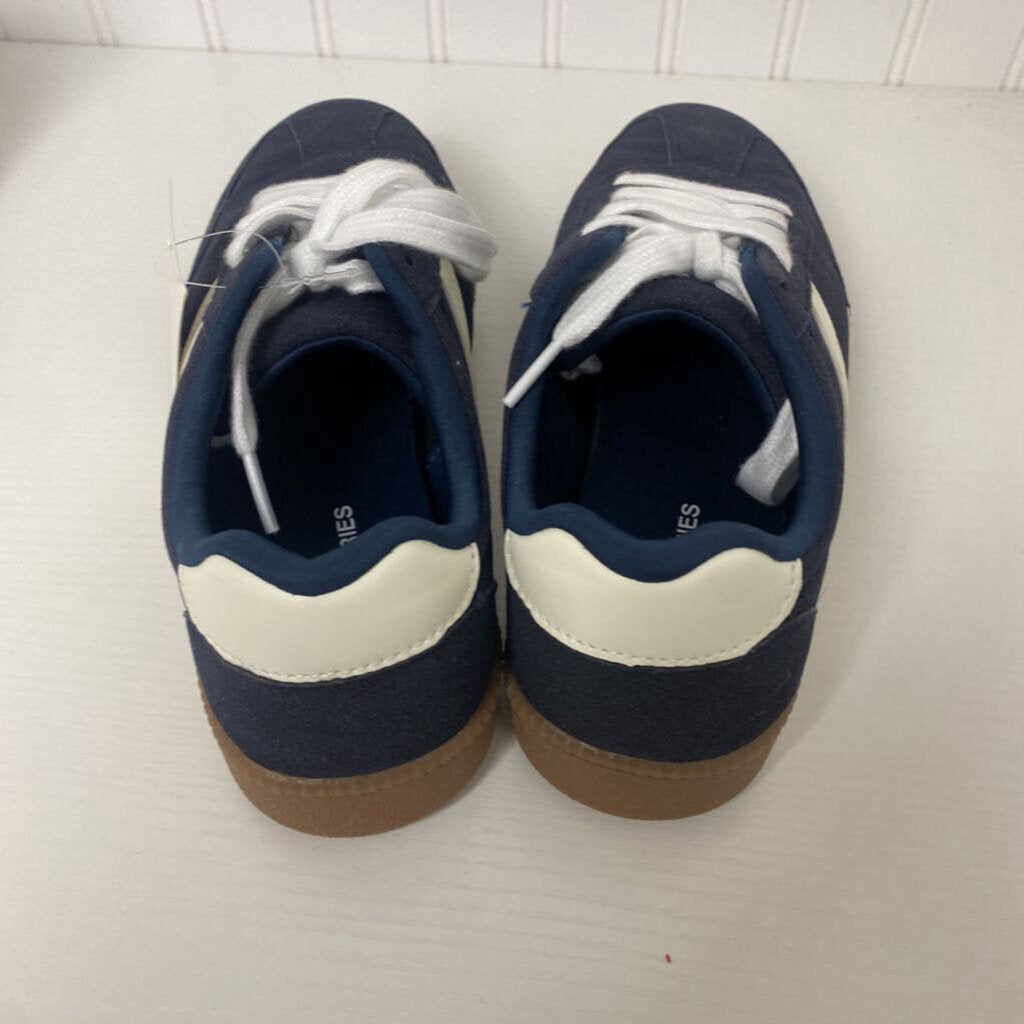 BLUE SUEDE TENNIS SHOES