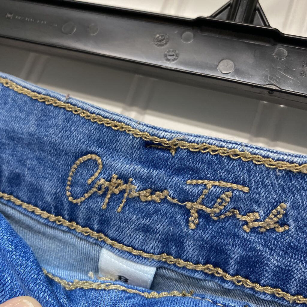 CUT OFF DENIM SHORTS