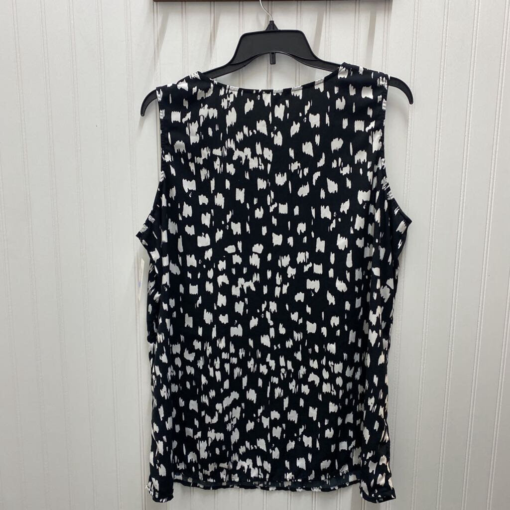 SLEEVLESS TOP